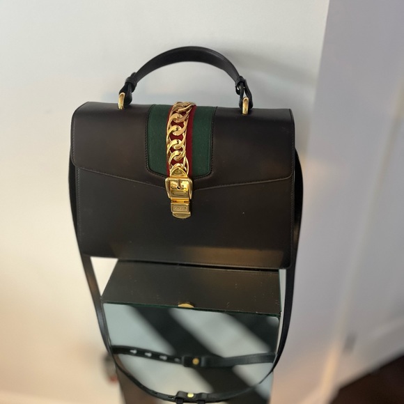 Gucci authentic Sylvie medium size shoulder bag - Picture 2 of 10